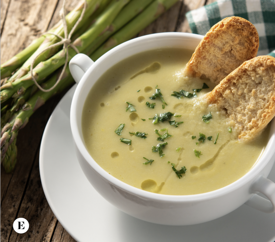 Enolike - Vellutata di Asparagi e Patate: un Tocco di Primavera a Tavola